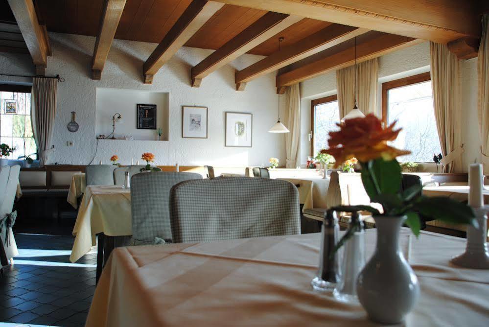 Hotel Restaurant Ferienwohnungen Alpenhof Übersee Buitenkant foto